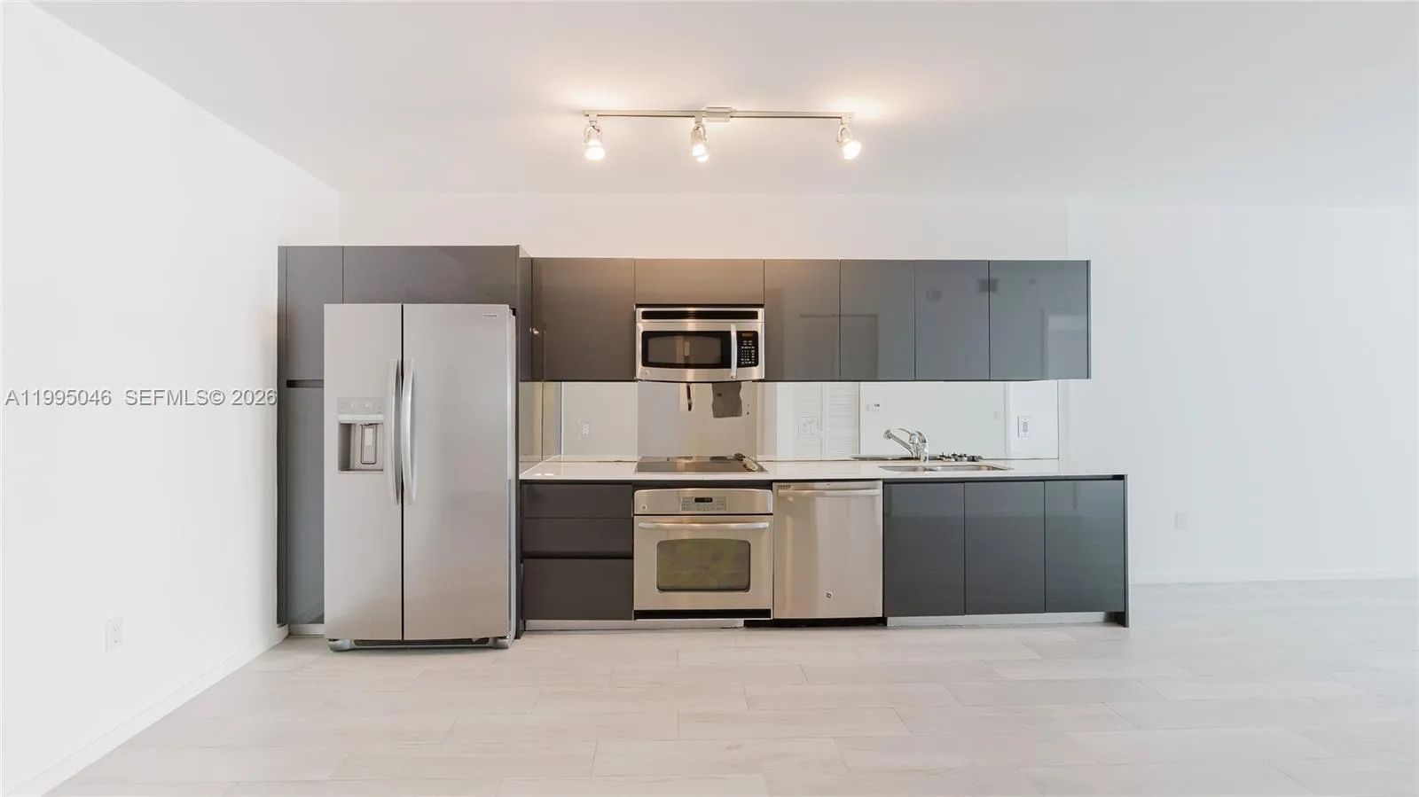 31 SE 6th St # 1906, Miami, FL 33131 photo 5