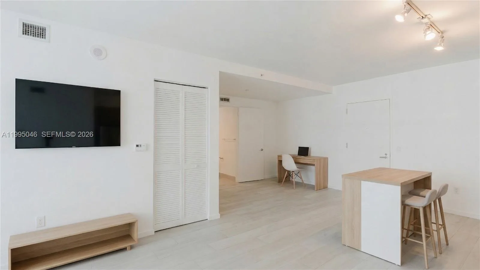 31 SE 6th St # 1906, Miami, FL 33131 photo 8