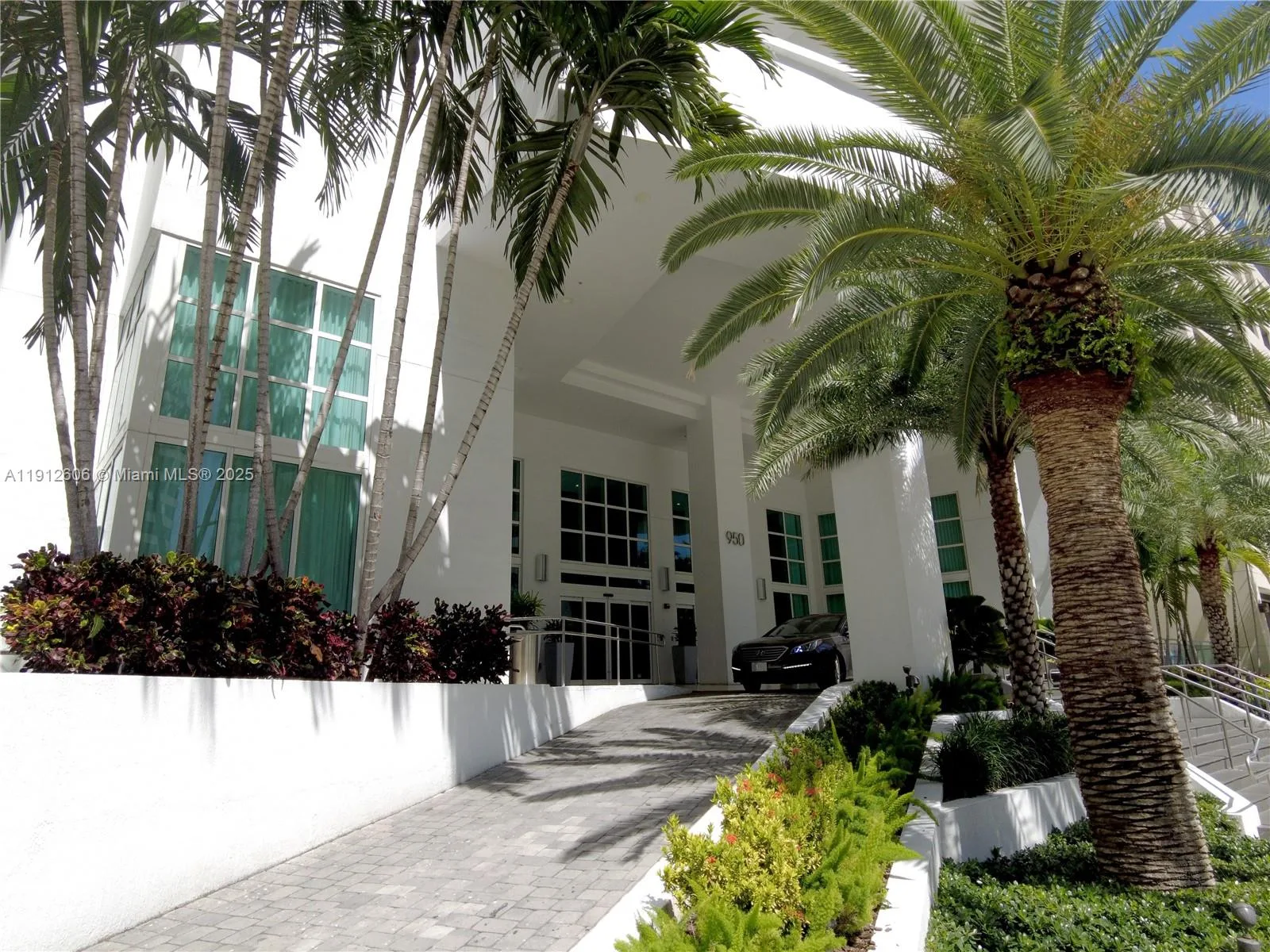 950 Brickell Bay Dr # 5404, Miami, FL 33131 photo 2