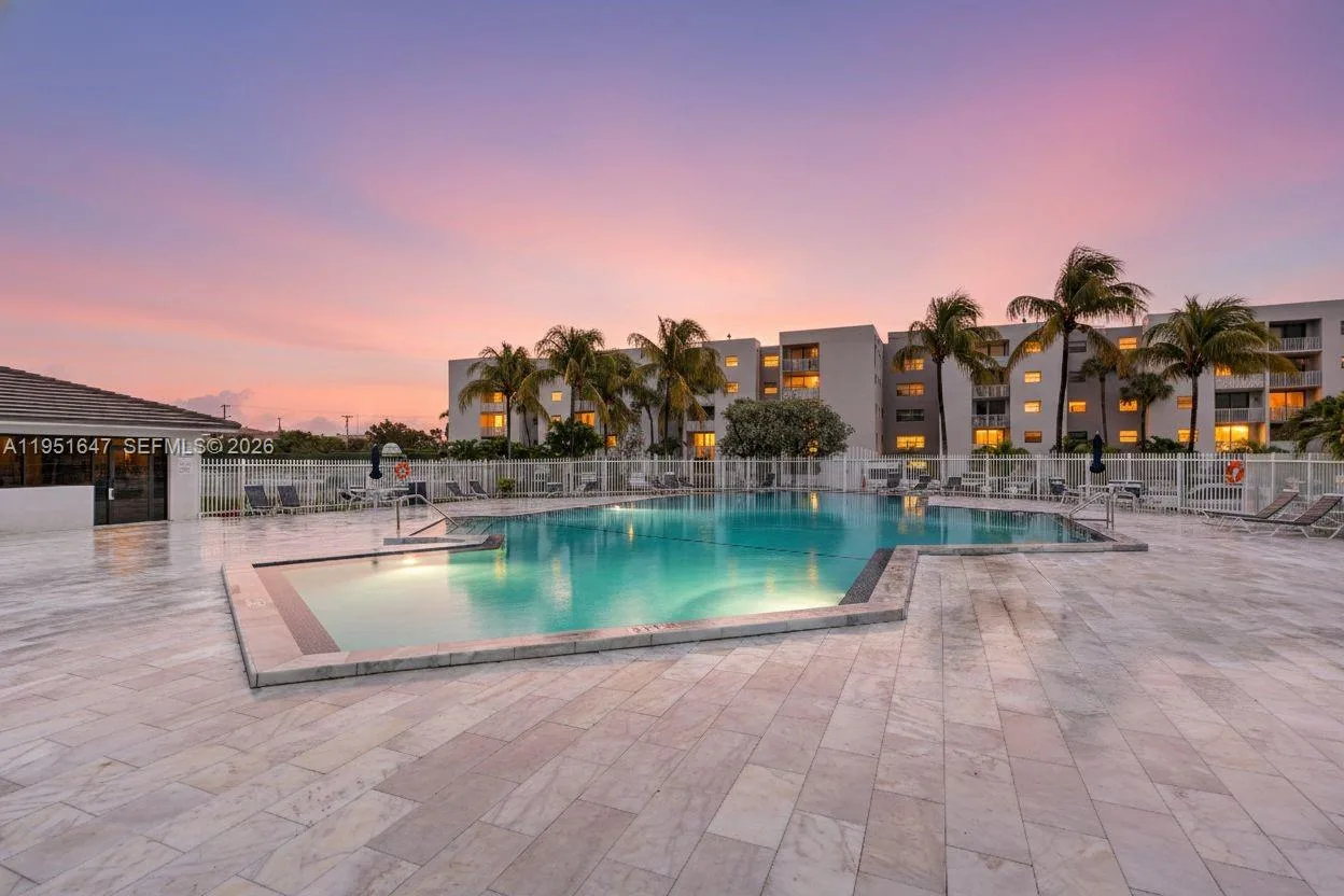 8145 NW 7th St # 315, Miami, FL 33126 photo 4