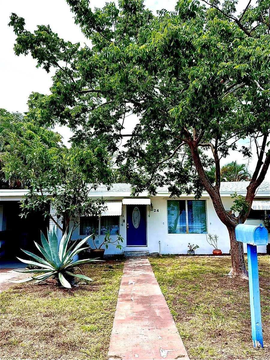 24 SW 12th Street, Dania Beach, FL 33004