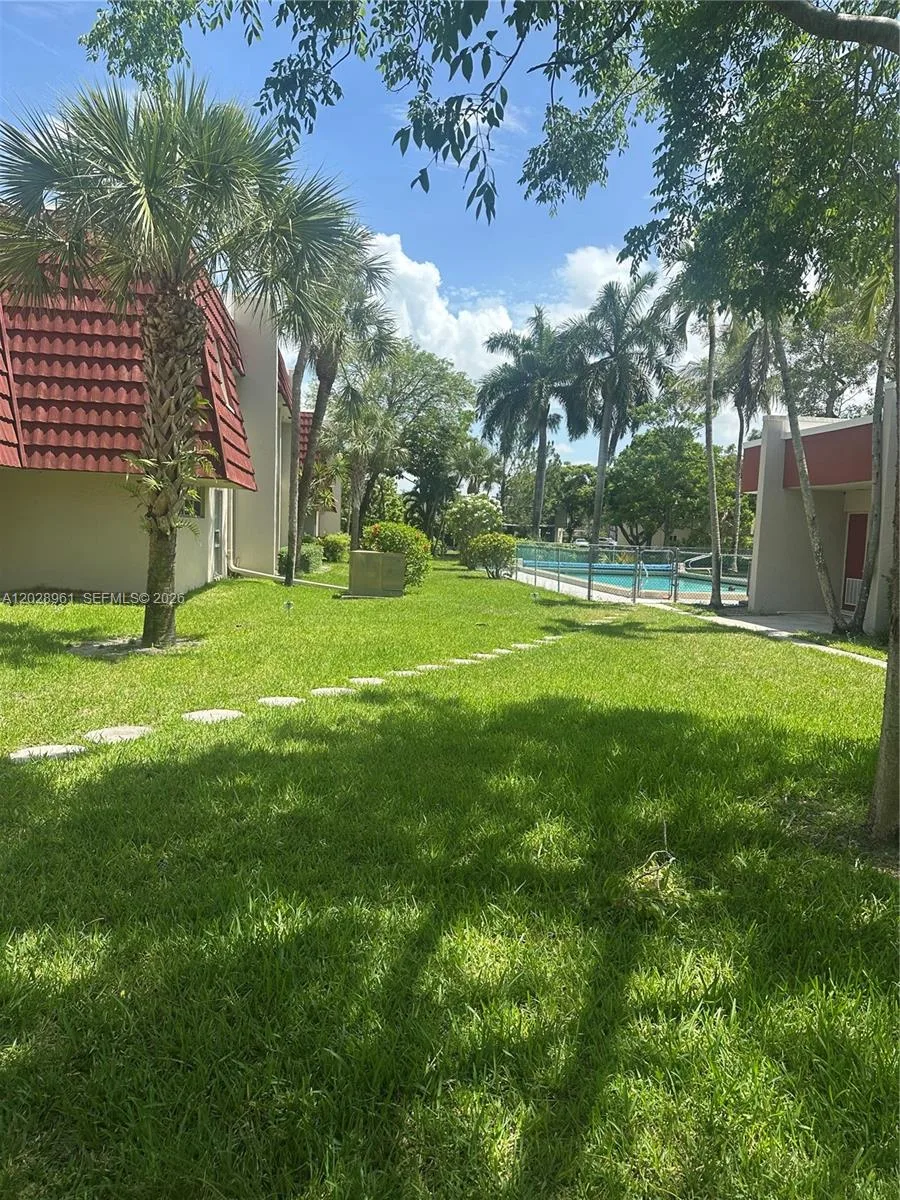 5 Jacaranda Country Club Dr # 206, Plantation, FL 33324