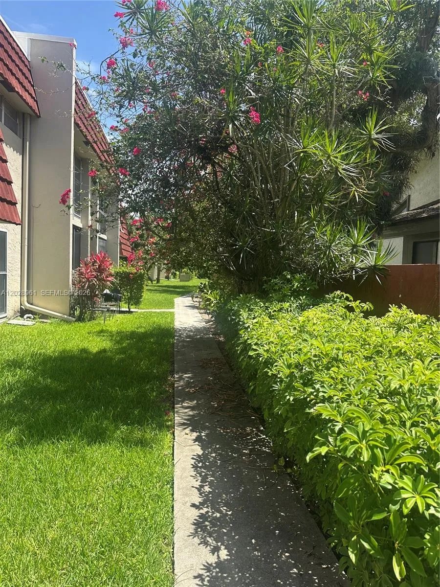 5 Jacaranda Country Club Dr # 206, Plantation, FL 33324 photo 2