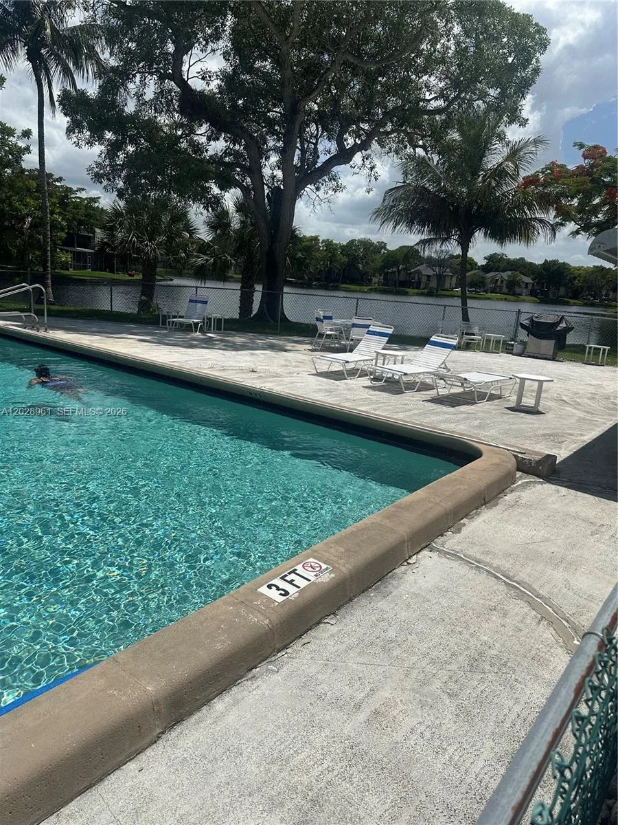 5 Jacaranda Country Club Dr # 206, Plantation, FL 33324 photo 3
