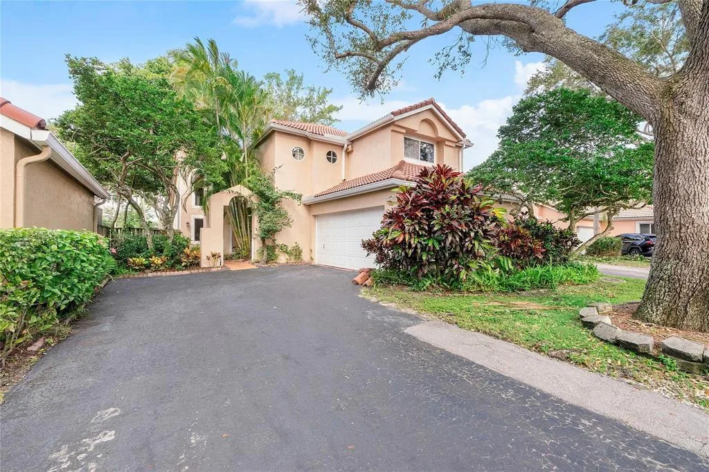 10019 NW 5 Street, Plantation, FL 33324 photo 2