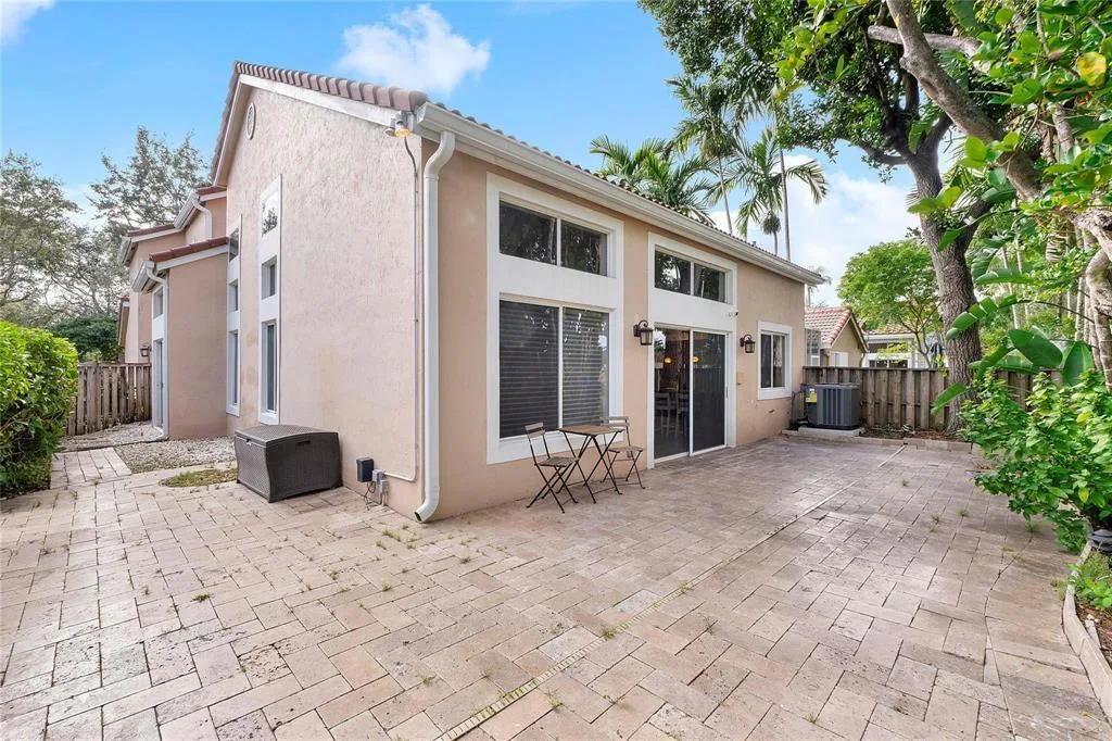 10019 NW 5 Street, Plantation, FL 33324 photo 9