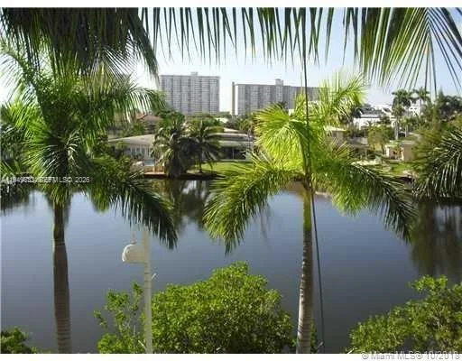 Oceania V – photo 26