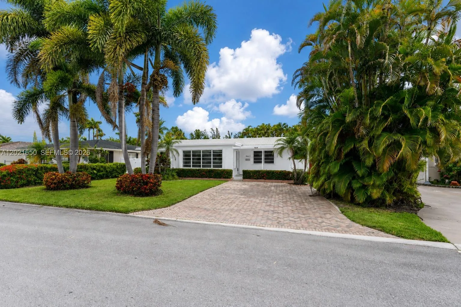 947 Lincoln St, Hollywood, FL 33019