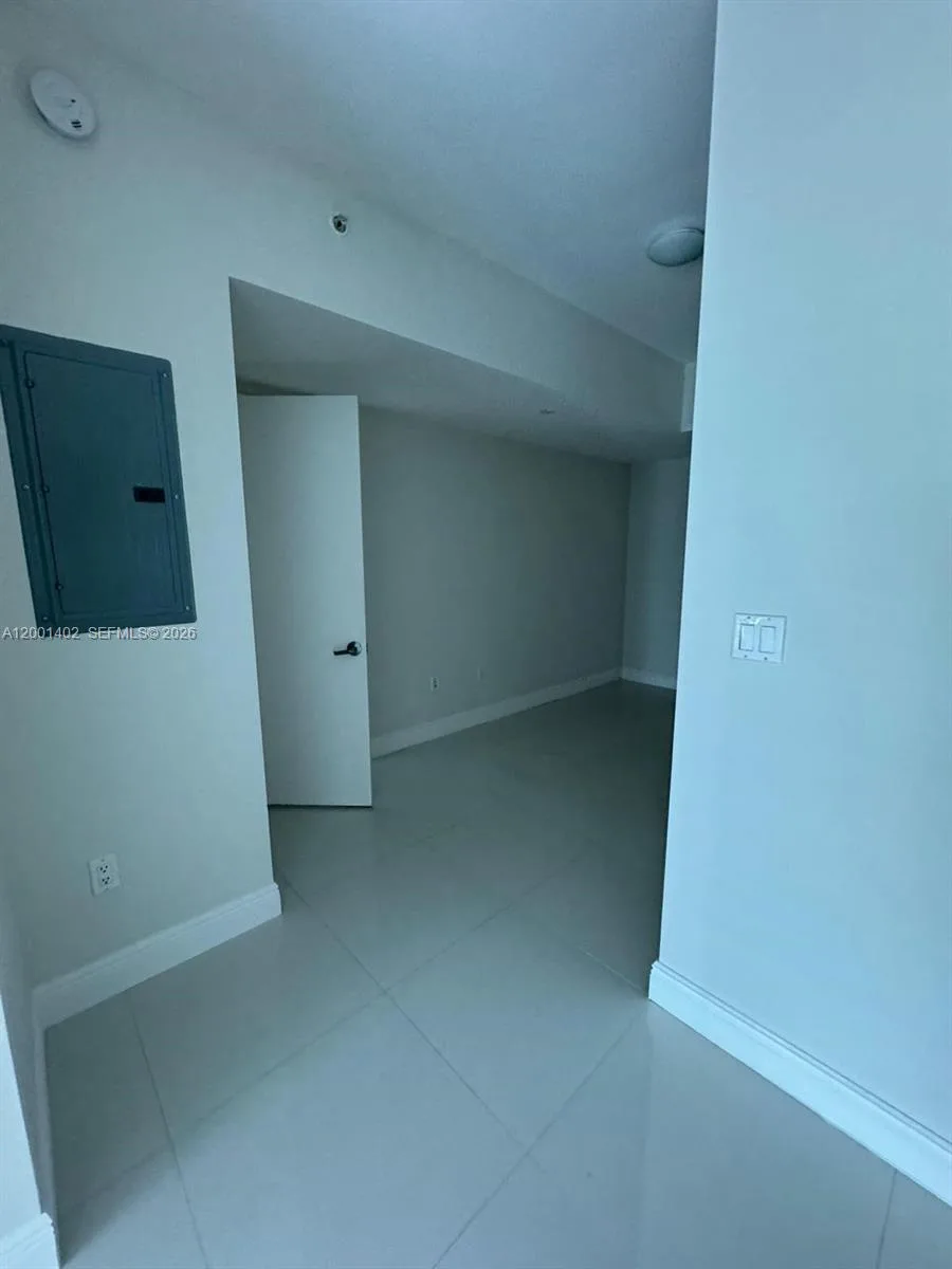 350 S Miami Ave # 1415, Miami, FL 33130 photo 2