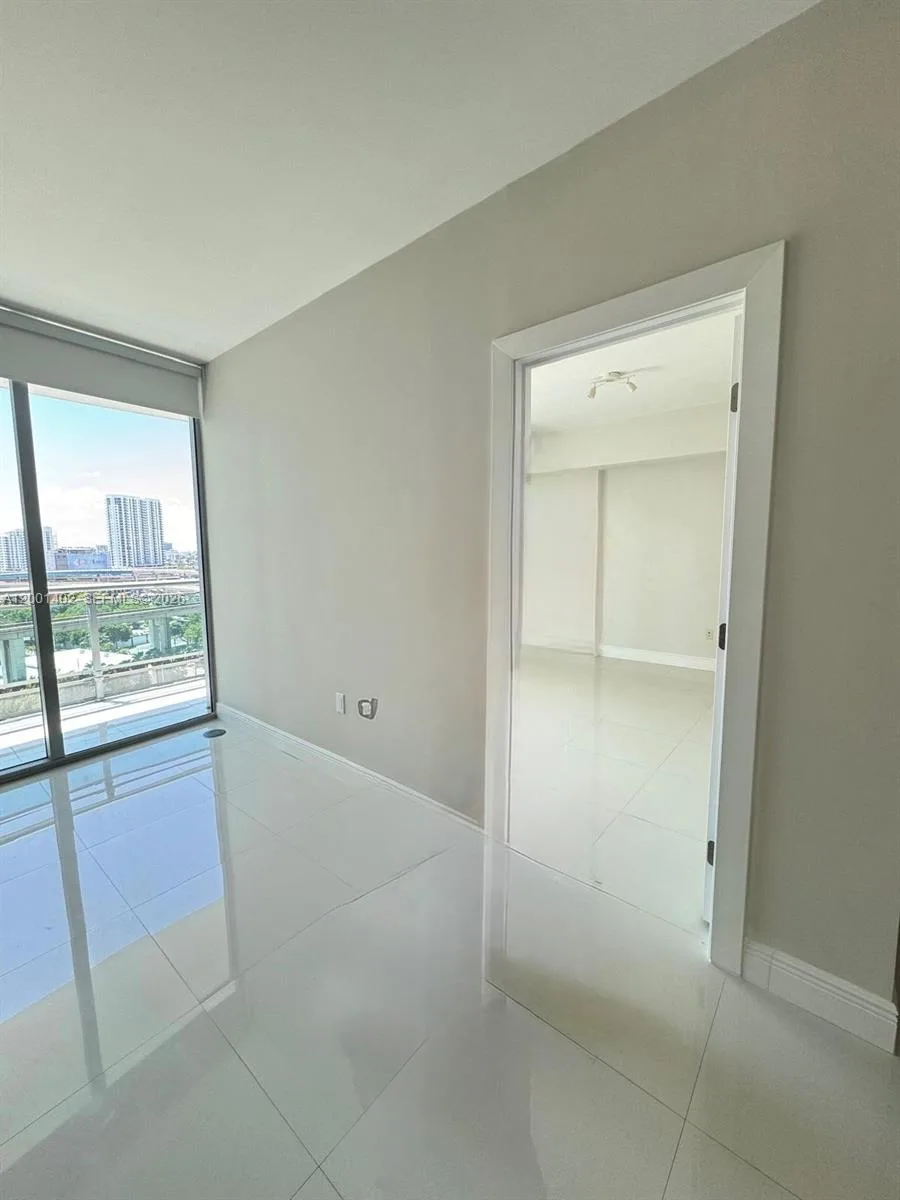 350 S Miami Ave # 1415, Miami, FL 33130 photo 6