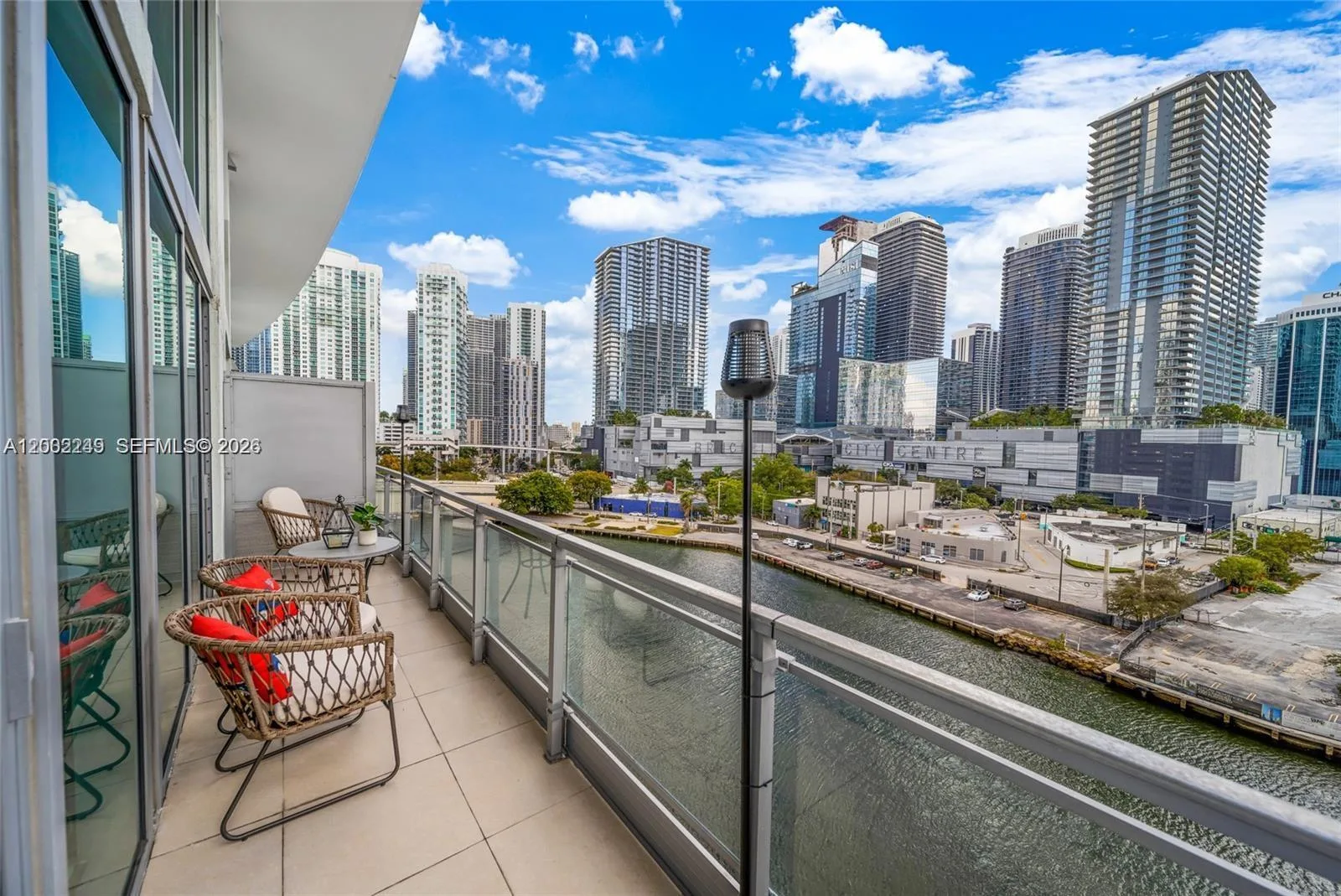 92 SW 3rd St # 902, Miami, FL 33130 photo 2