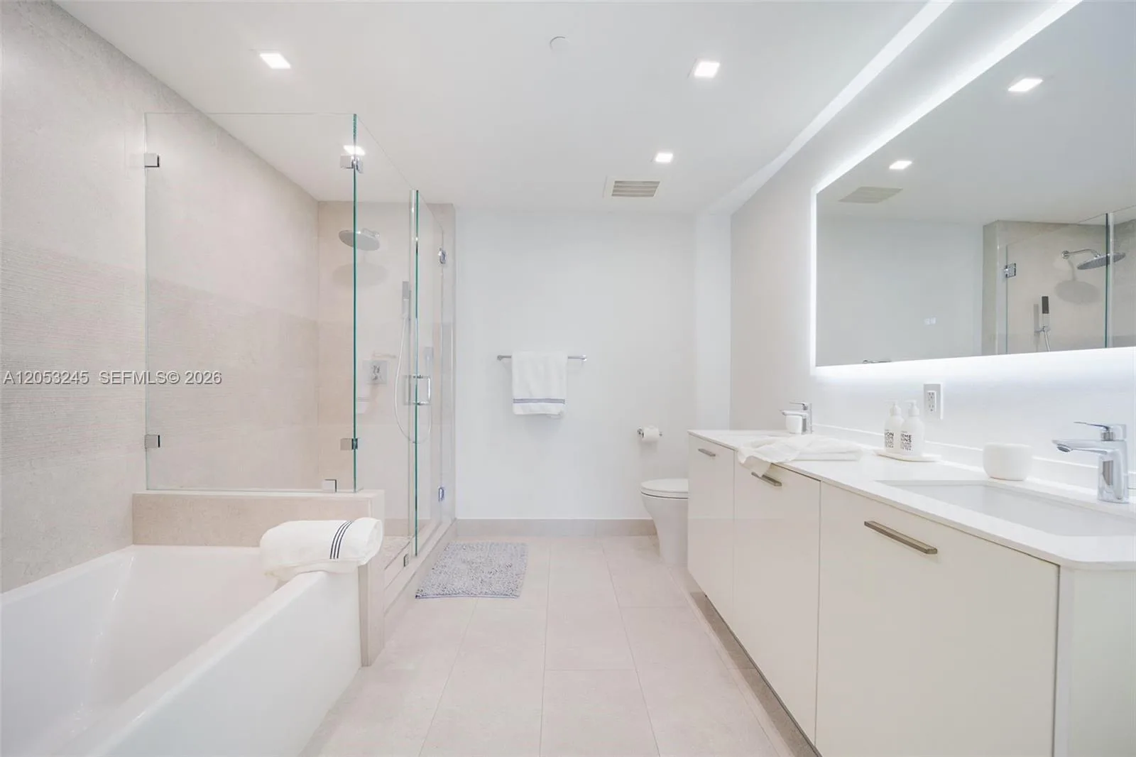 1300 Brickell Bay Dr # 3004, Miami, FL 33131 photo 9