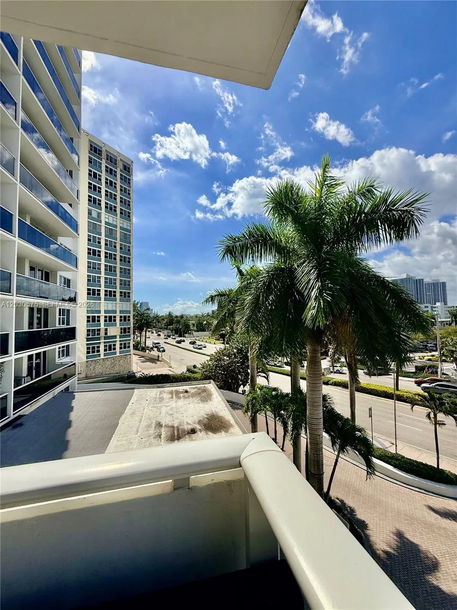 3140 S Ocean Dr # 310, Hallandale Beach, FL 33009