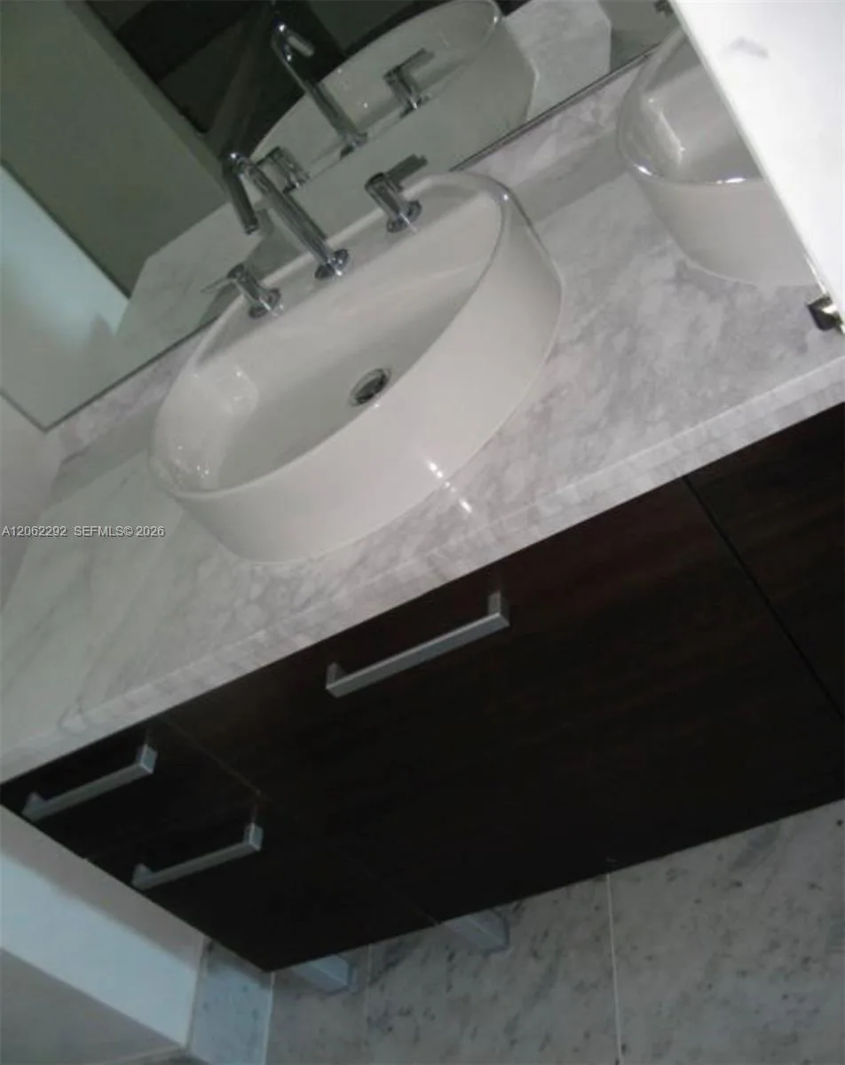 244 Biscayne Blvd # 303, Miami, FL 33132 photo 4