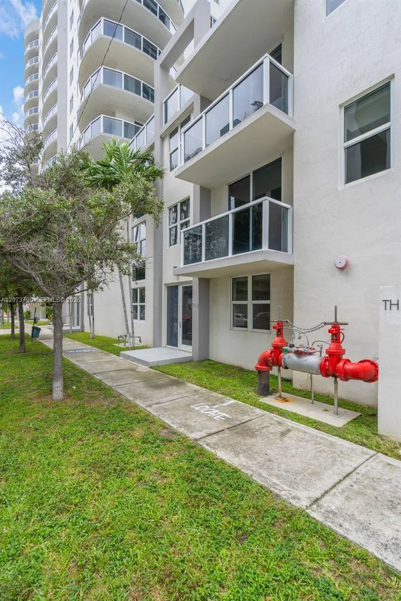 601 NE 23rd St # TH4, Miami, FL 33137 photo 3