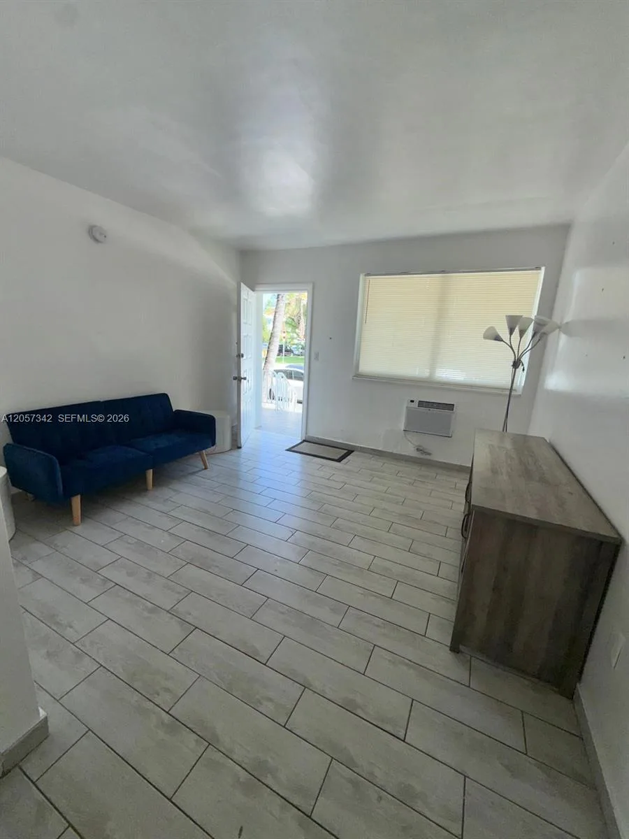1600 Pennsylvania Ave # 4, Miami Beach, FL 33139