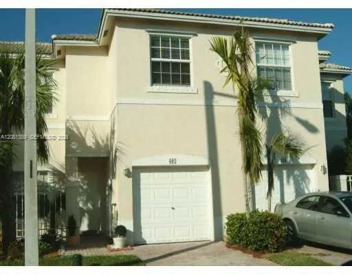 692 NW 170th Ter, Pembroke Pines, FL 33028