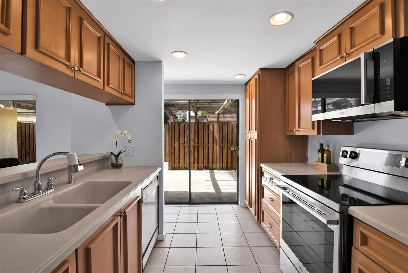 1821 18TH Lane, FL 33463 — zdjęcie 4