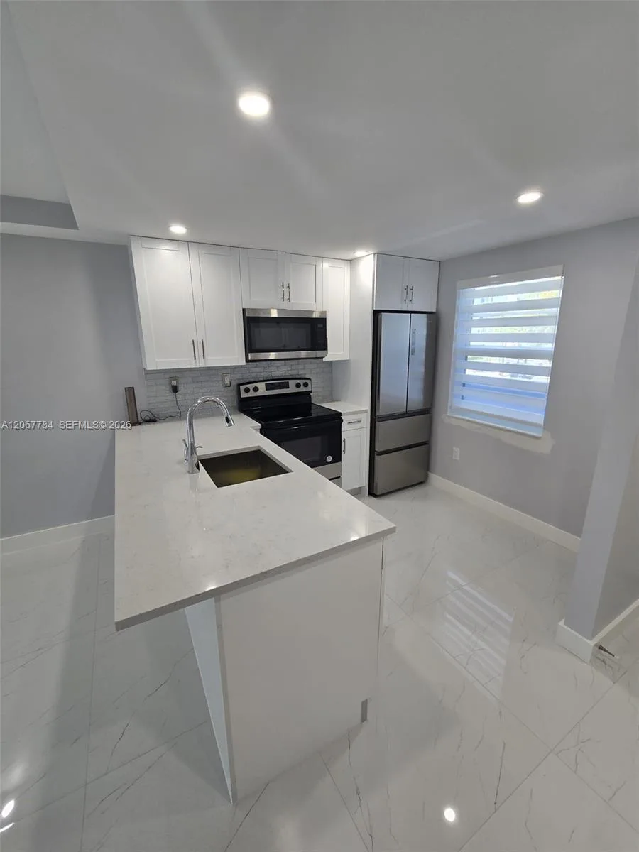 9440 Fontainebleau Blvd # 212, Miami, FL 33172 photo 2