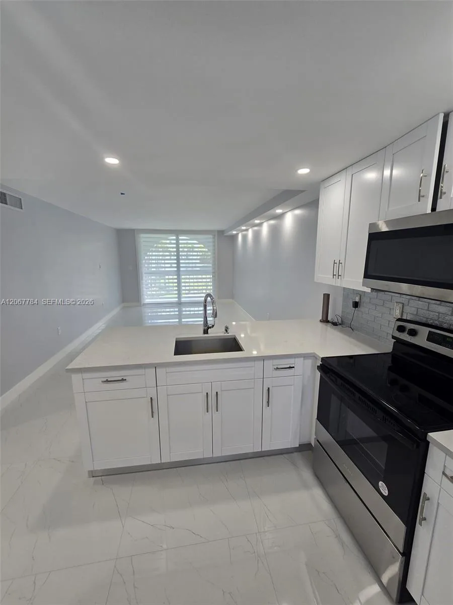 9440 Fontainebleau Blvd # 212, Miami, FL 33172 photo 3