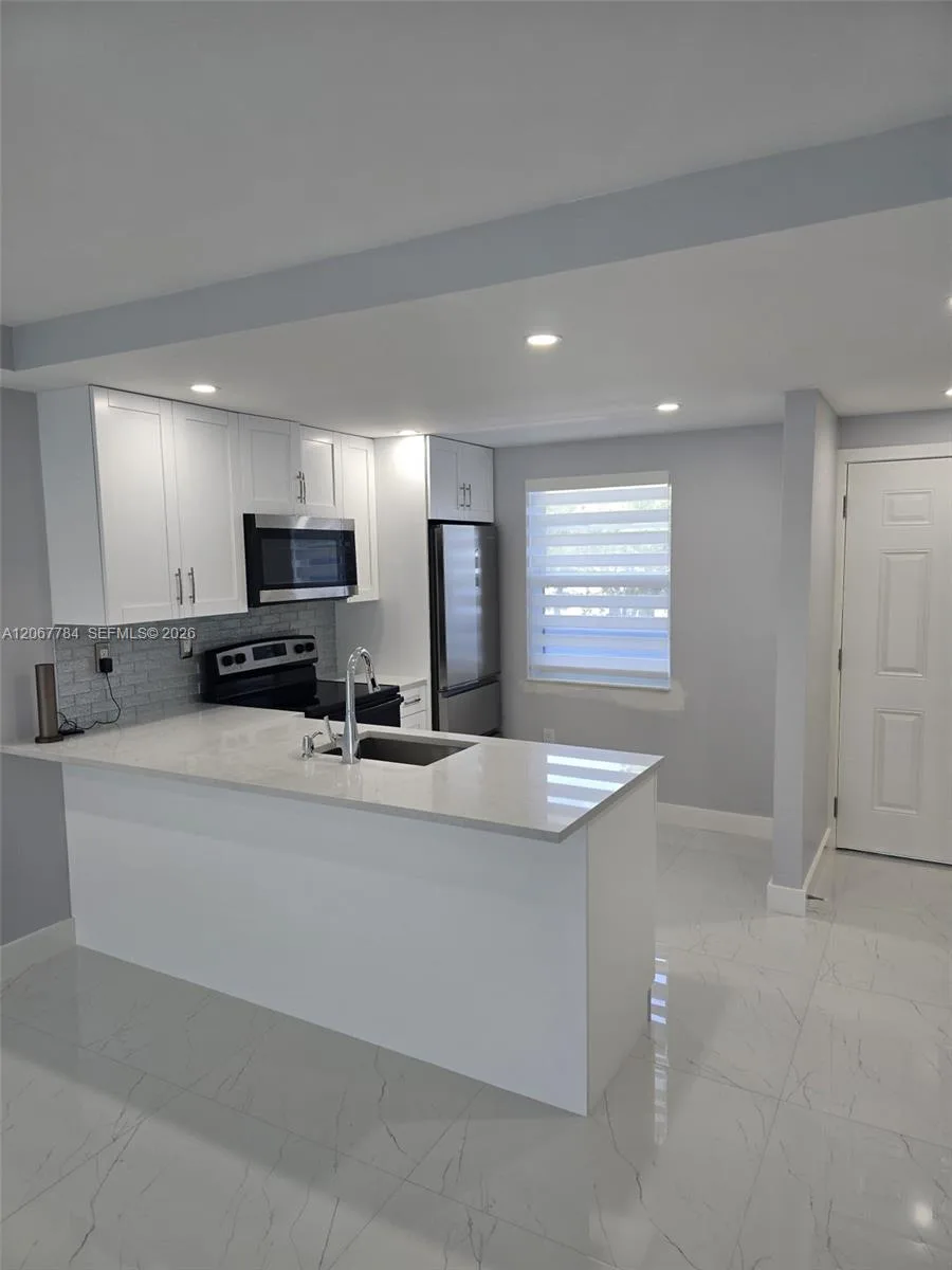 9440 Fontainebleau Blvd # 212, Miami, FL 33172 photo 4