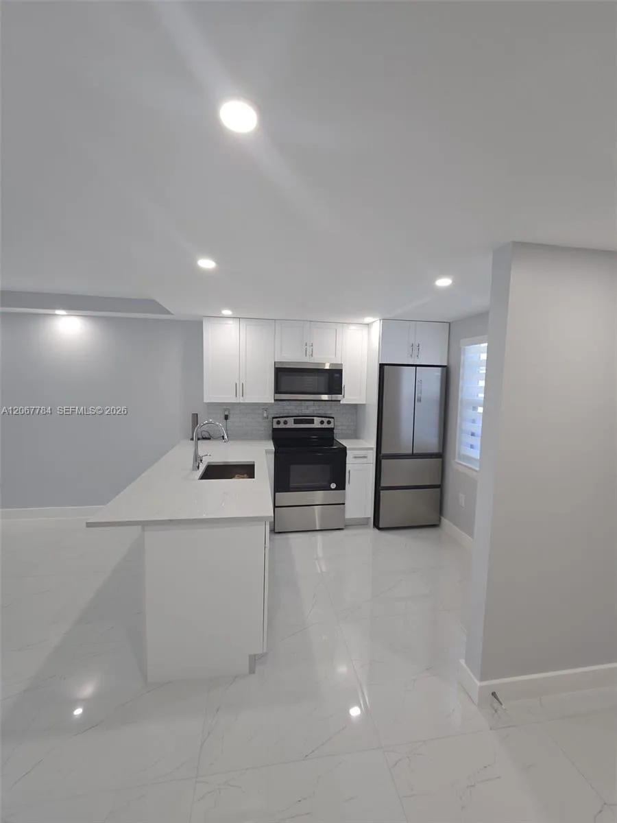 9440 Fontainebleau Blvd # 212, Miami, FL 33172 photo 5