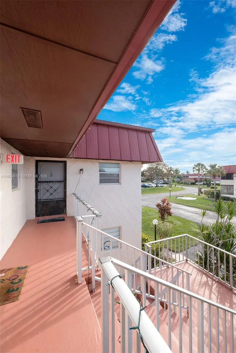 12027 S Greenway Cir # 206, Royal Palm Beach, FL 33411