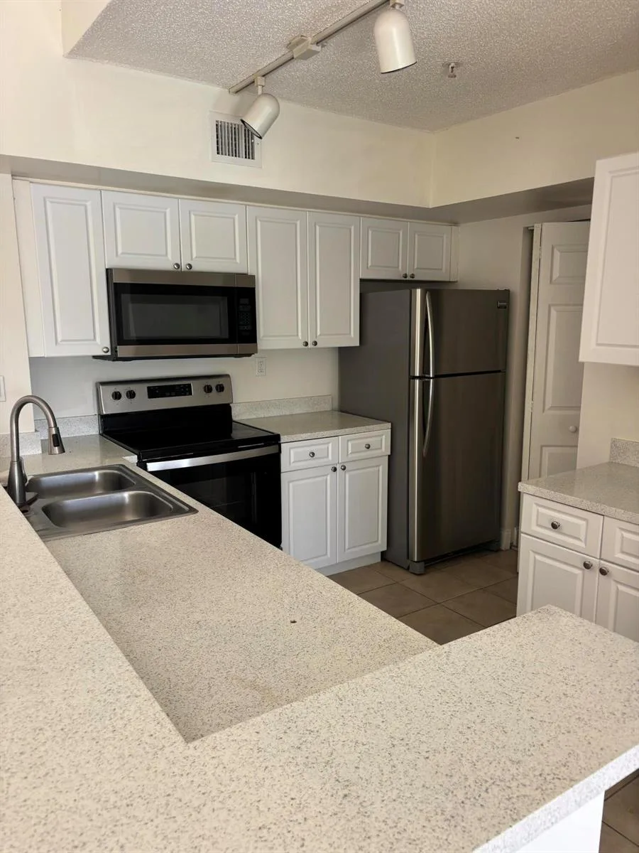 3870 LYONS Road # 305, Coconut Creek, FL 33073