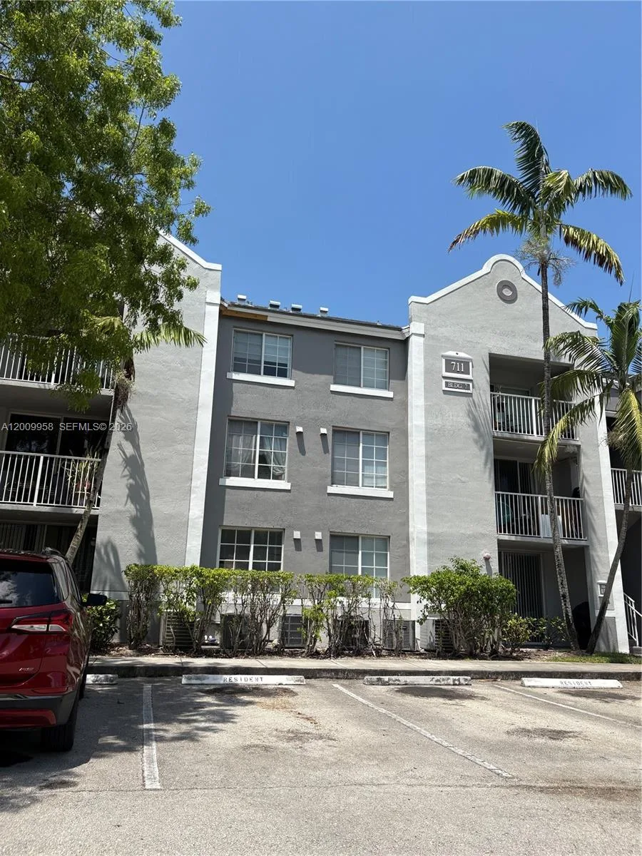 711 SW 111th Way # 202, Pembroke Pines, FL 33025 photo 4