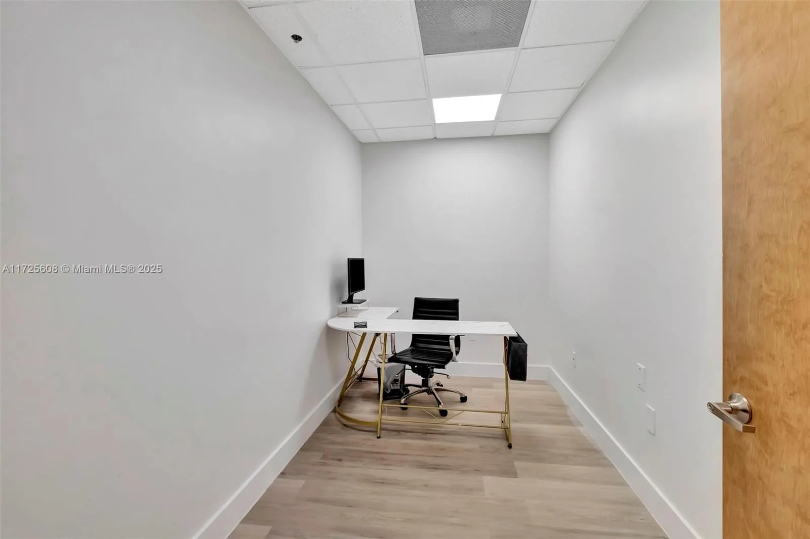 12550 Biscayne Blvd # 800-16, North Miami, FL 33181 photo 2