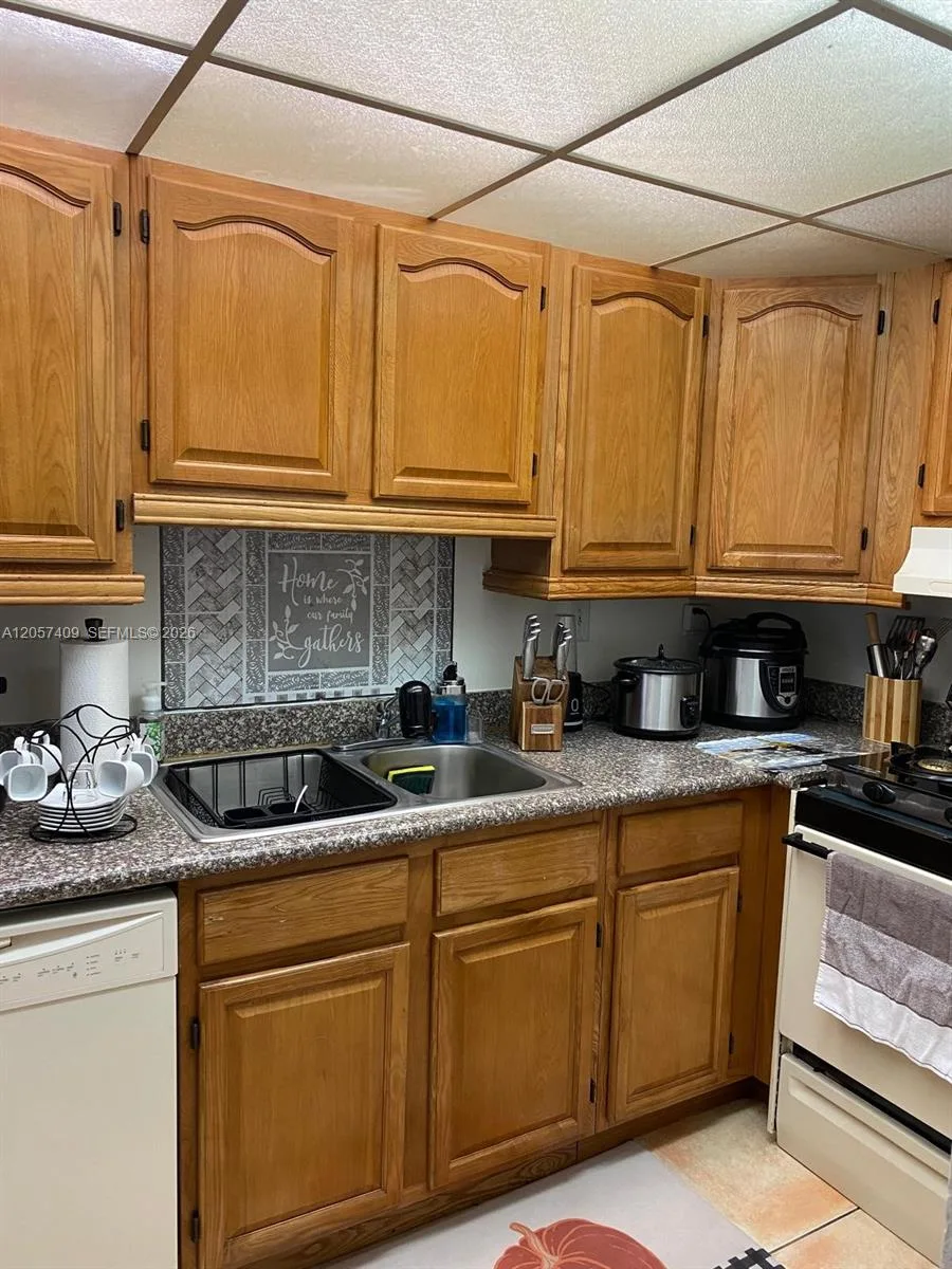 10000 NW 80th Ct # 2357, Hialeah Gardens, FL 33016 photo 3