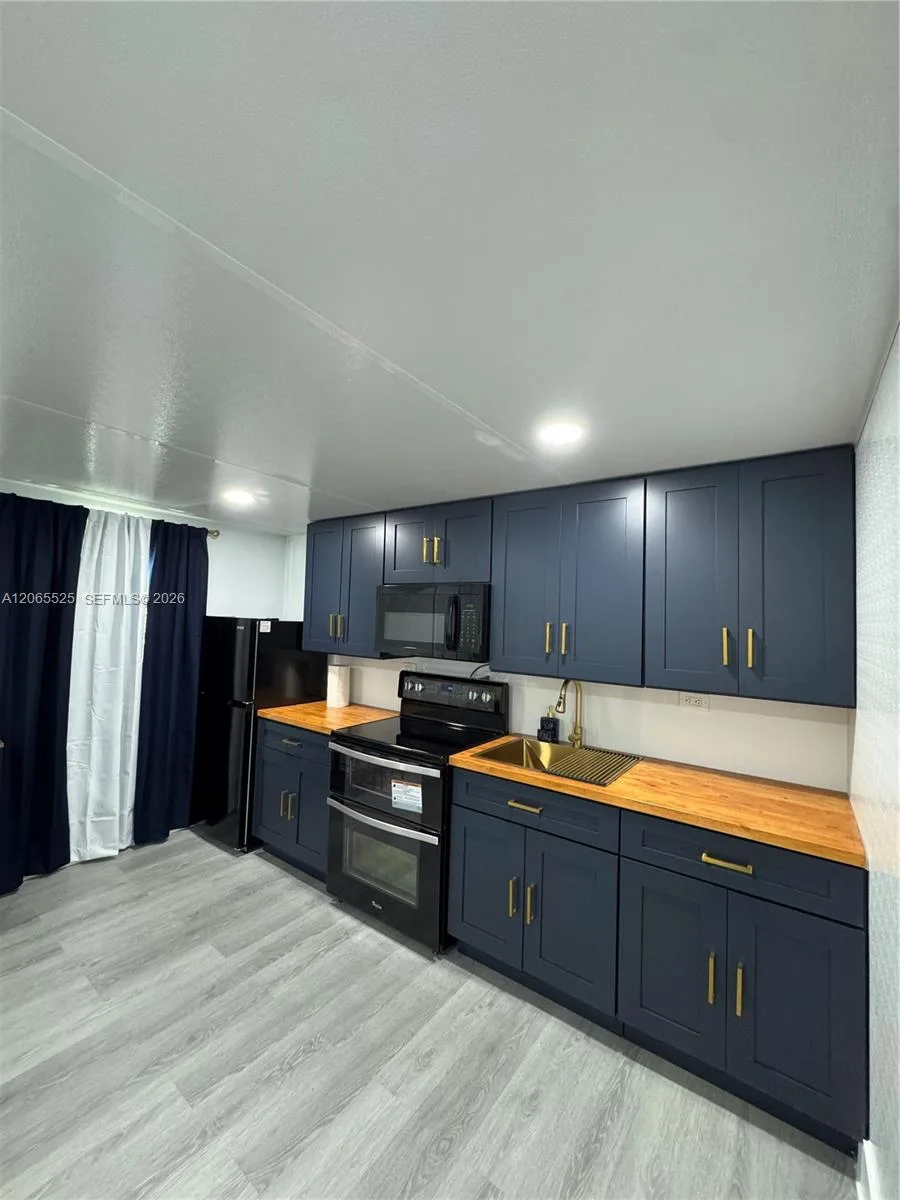 2461 NW 14th St # 2, Fort Lauderdale, FL 33311