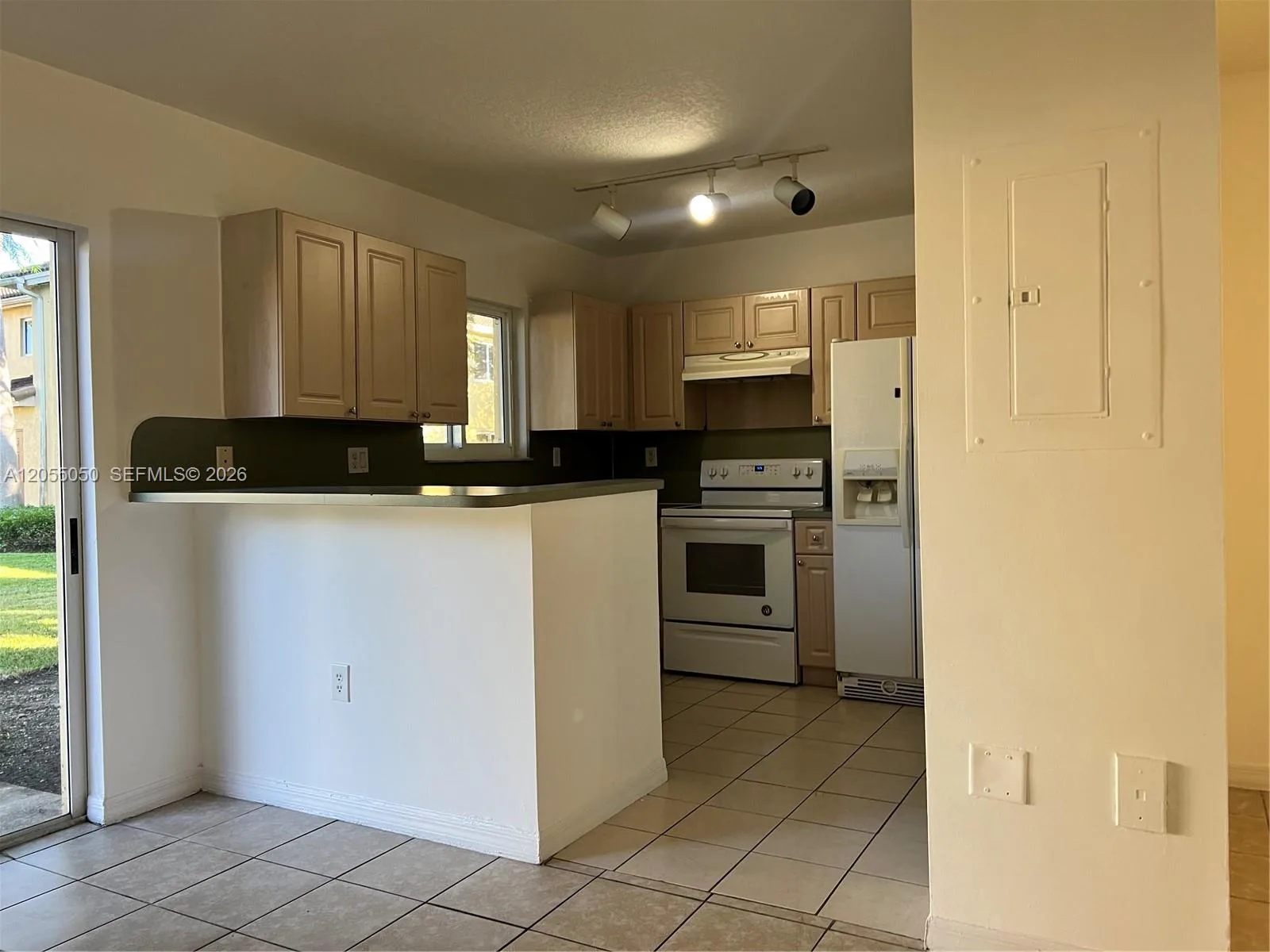 985 NE 33rd Ter # 104, Homestead, FL 33033 photo 4