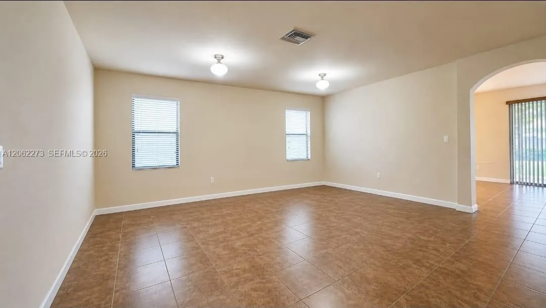 8890 W 33rd Ave, Hialeah, FL 33018 photo 5
