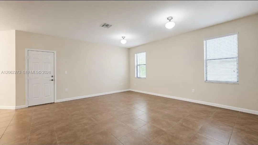 8890 W 33rd Ave, Hialeah, FL 33018 photo 7