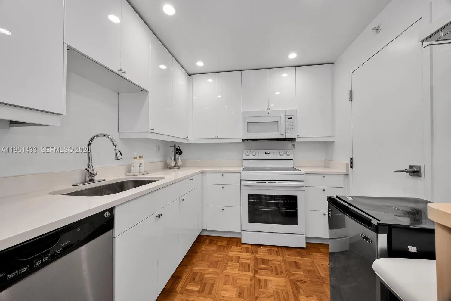 90 Edgewater Dr # PH25, Coral Gables, FL 33133 photo 12