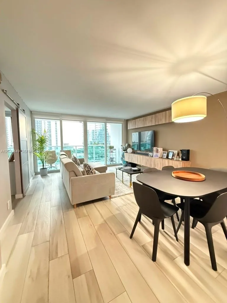 100 Bayview Dr # 912, Sunny Isles Beach, FL 33160