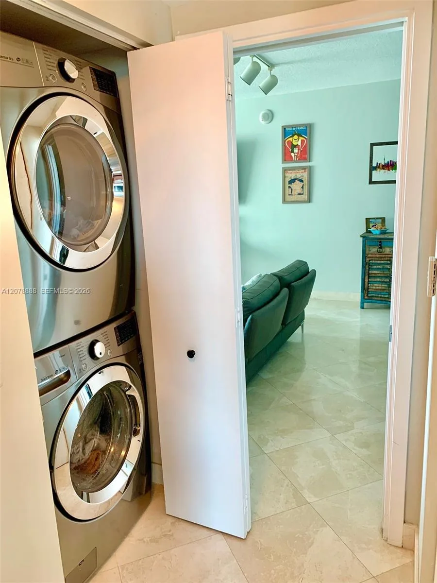 325 S Biscayne Blvd # 2714, Miami, FL 33131 photo 12