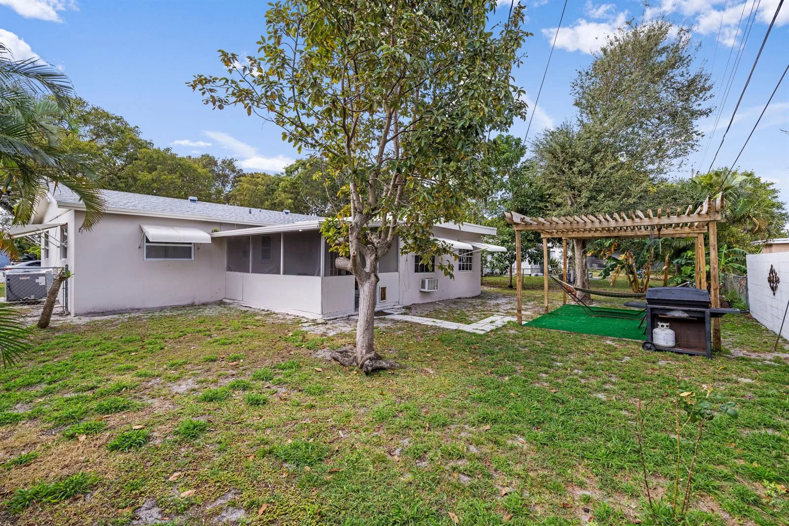336 S CHILLINGWORTH Drive, West Palm Beach, FL 33409 photo 4