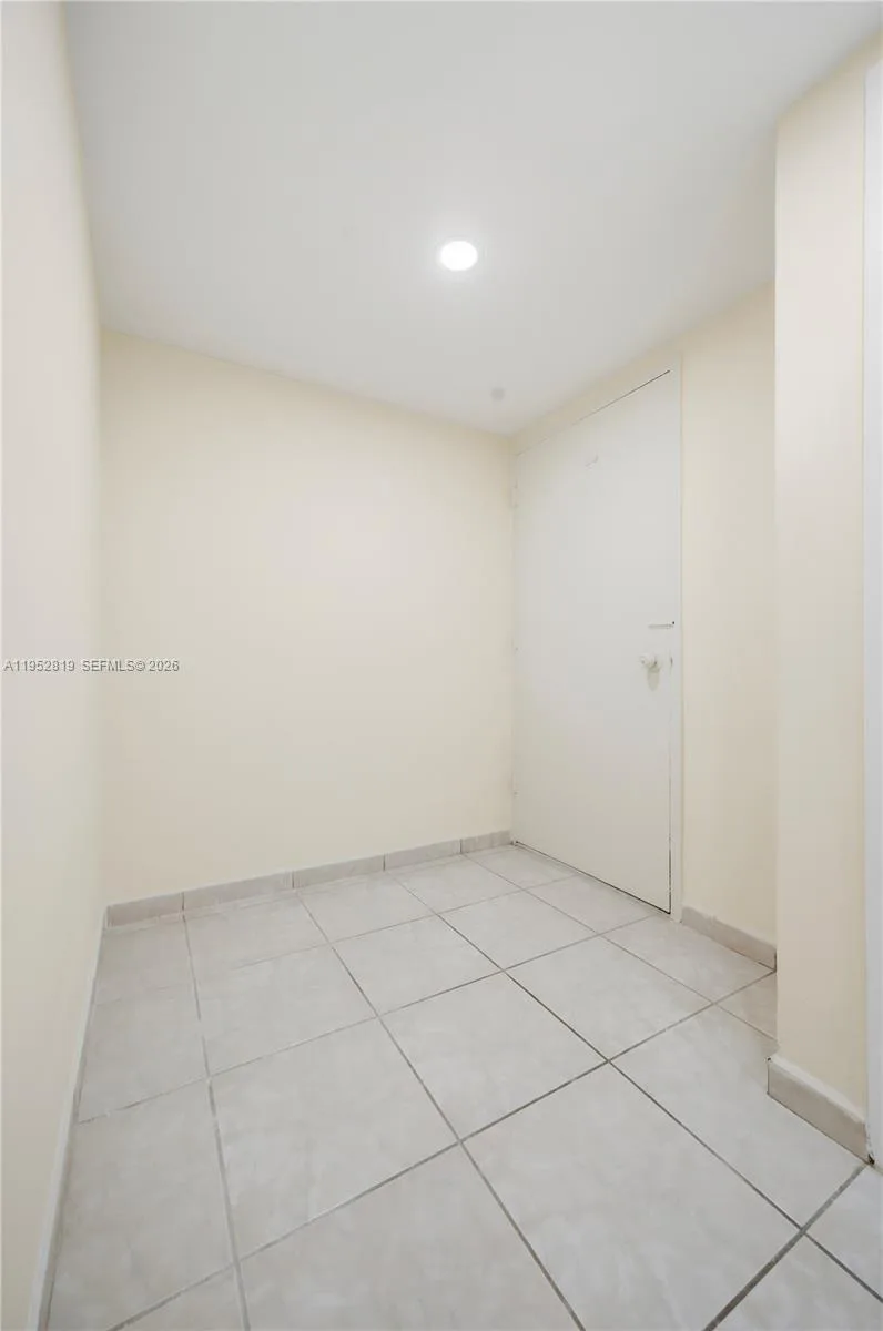 5401 Collins Ave # 1129, Miami Beach, FL 33140 photo 11