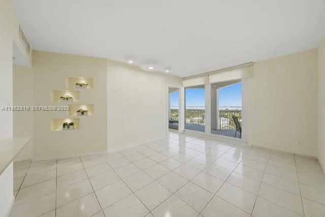 5401 Collins Ave # 1129, Miami Beach, FL 33140 photo 6