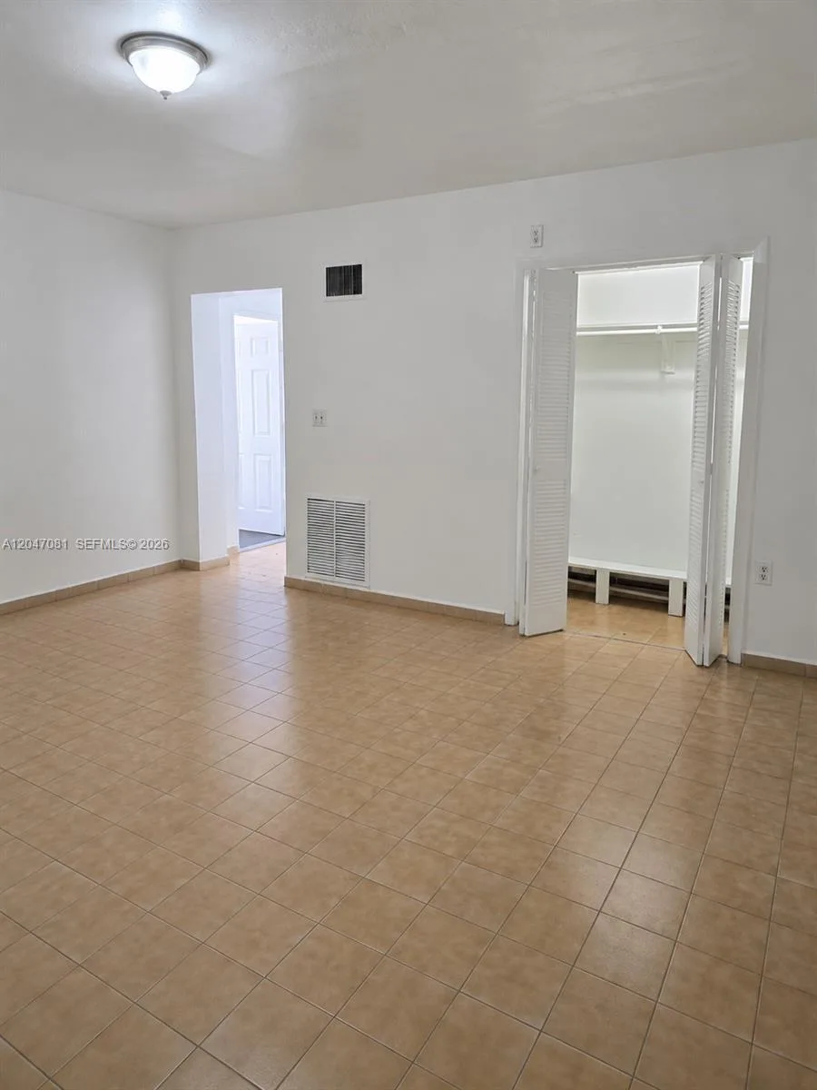 5810 W Flagler St # 3, Miami, FL 33144