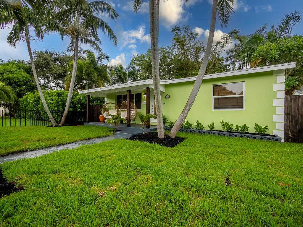 418 N Palmway, FL 33460 photo 8
