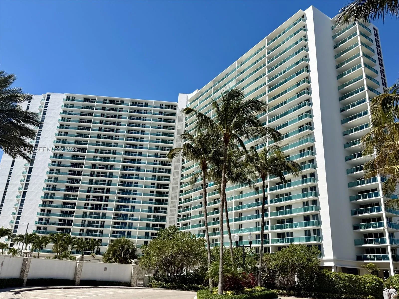 100 Bayview Dr # 528, Sunny Isles Beach, FL 33160