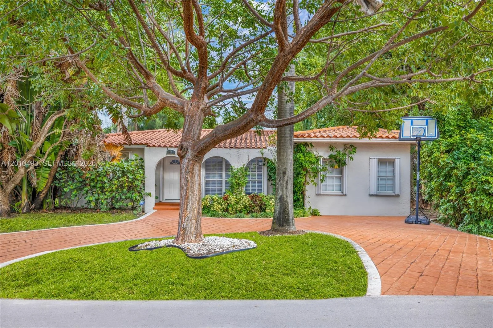 7711 Coquina Dr, North Bay Village, FL 33141