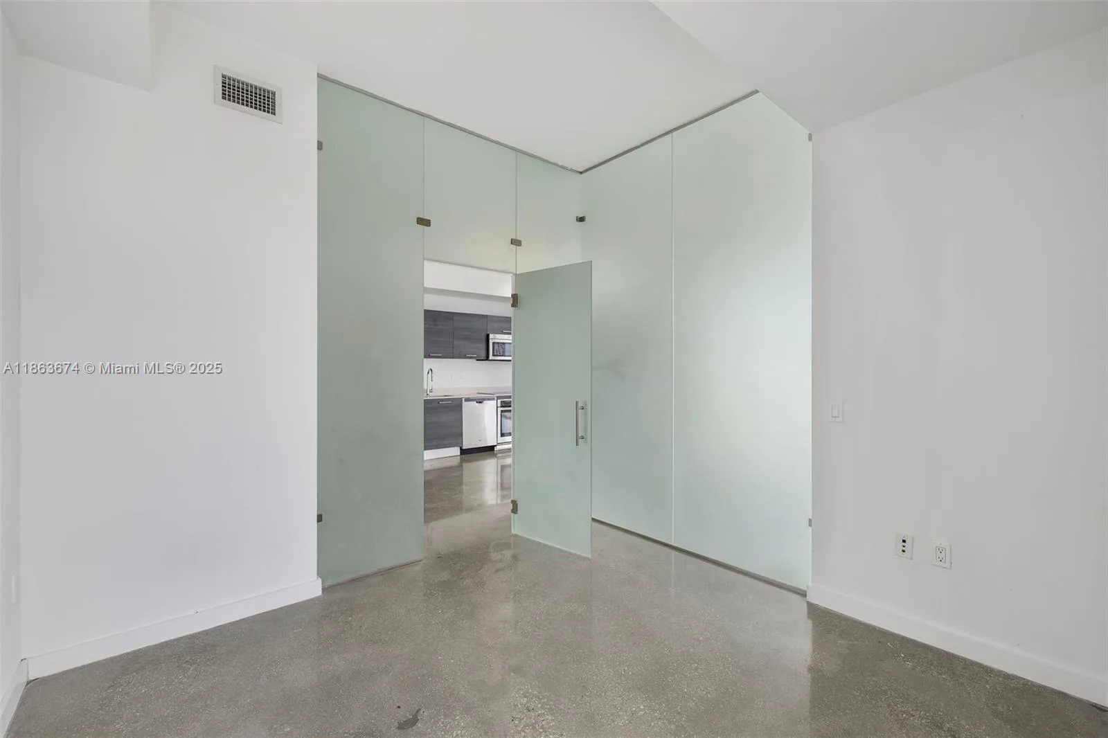 151 SE 1st St # 1711, Miami, FL 33131 photo 13