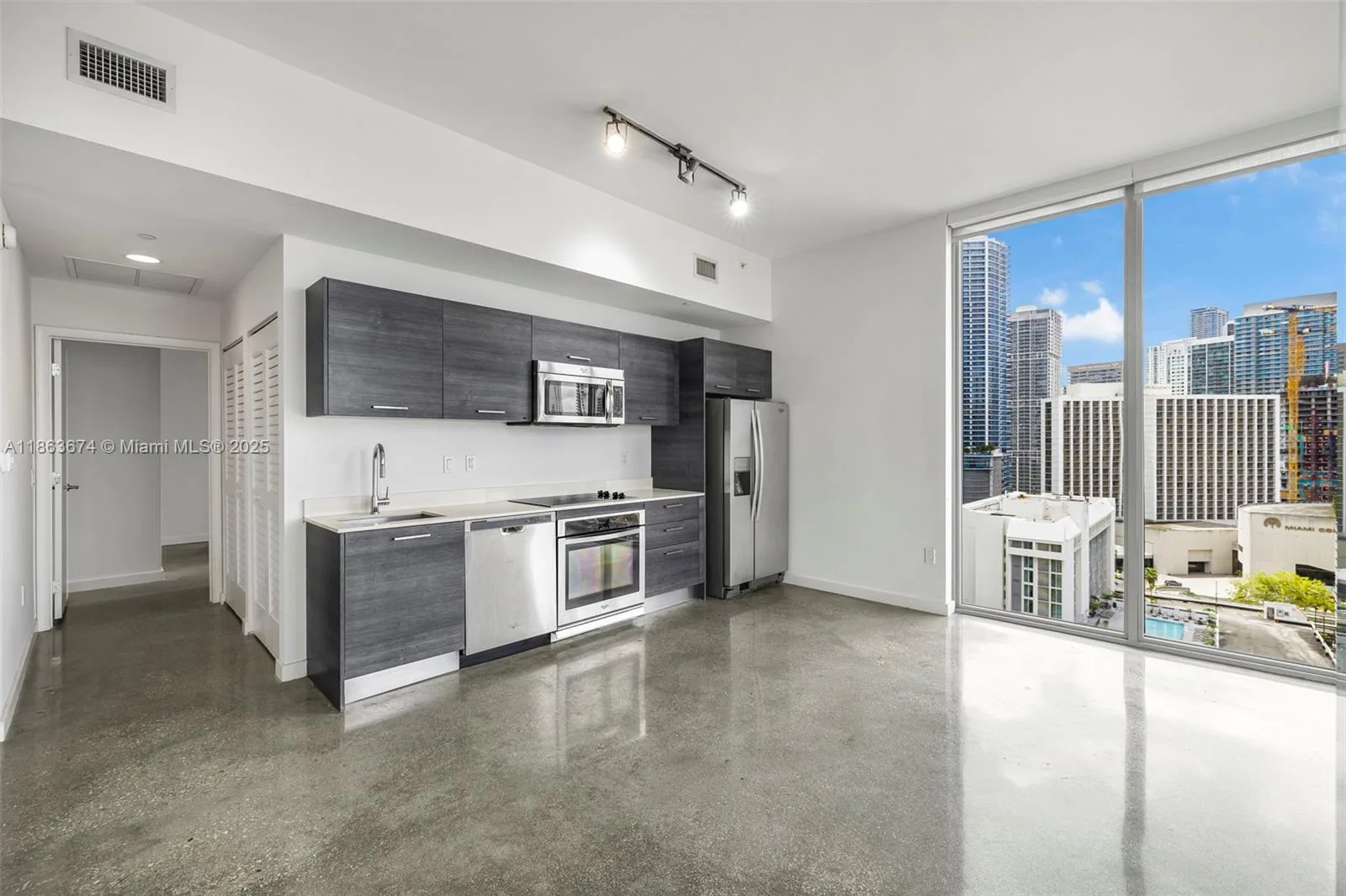 151 SE 1st St # 1711, Miami, FL 33131 photo 4