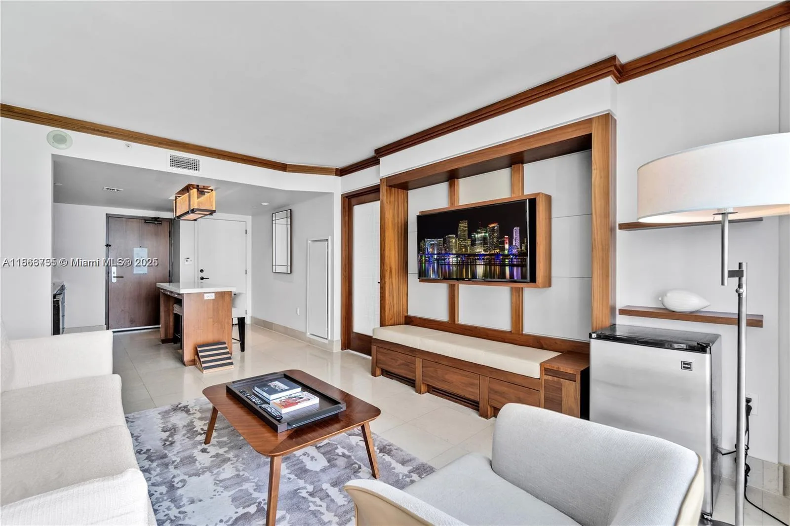 6801 Collins Ave # 818, Miami Beach, FL 33141 photo 3