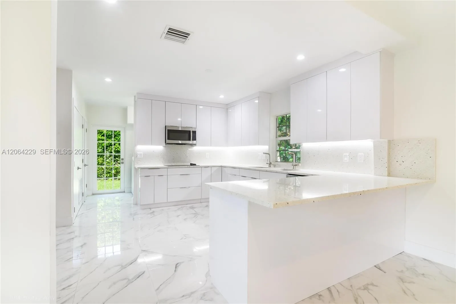 52 Camden Dr, Bal Harbour, FL 33154 photo 9