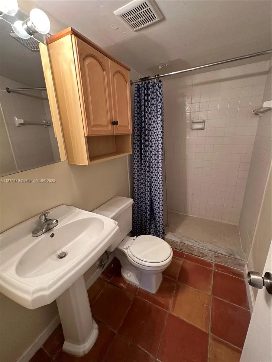 600 NE 36th St # 814, Miami, FL 33137 photo 2